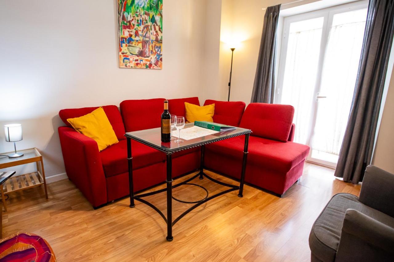 Apartamentos Doña Concha Sevilla Bagian luar foto